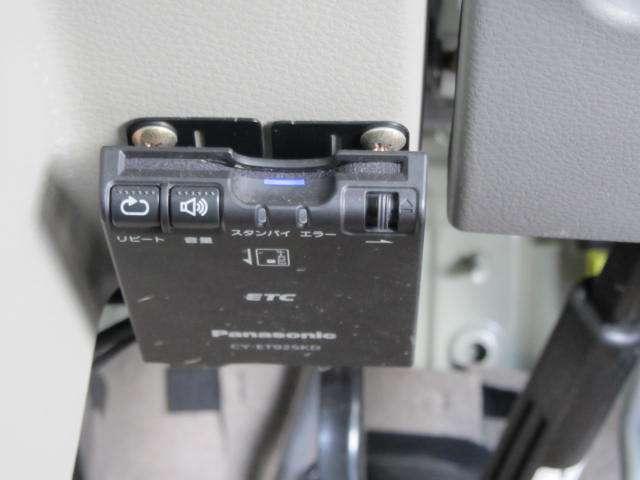 エブリイワゴン ＰＺターボスペシャル　ＭメモリナビＣＮ－ＲＥ０５ＷＤ　フルセグＴＶ　ＤＶＤ再生　録音・ＢＴオーディオ　ＡＵＸ接続　バックカメラ　ドライブレコーダー　ＥＴＣ　運転席シートヒーター　ＬＥＤヘッドランプ　オートステップ（11枚目）