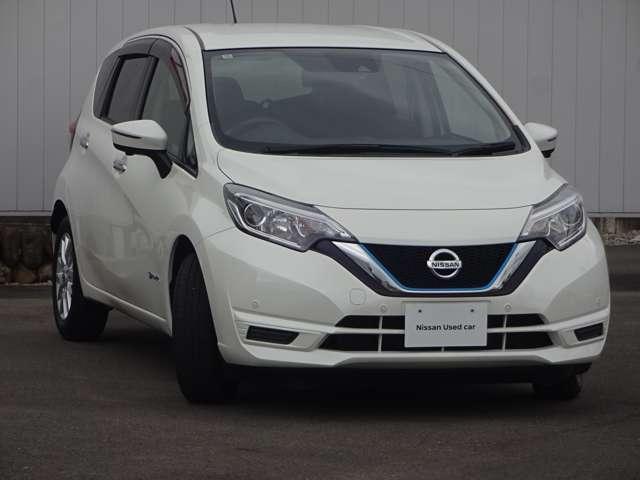 ノート ｅ－パワー　Ｘ　Ｖセレクション　メモリナビ　フルセグＴＶ　雹害未修理車　ＣＤ再生　Ｂｌｕｅｔｏｏｔｈオーディオ　スマートルームミラー　衝突被害軽減ブレーキ　踏み間違い防止　ＬＥＤヘッドランプ　オートライト　ハイビームアシスト（2枚目）