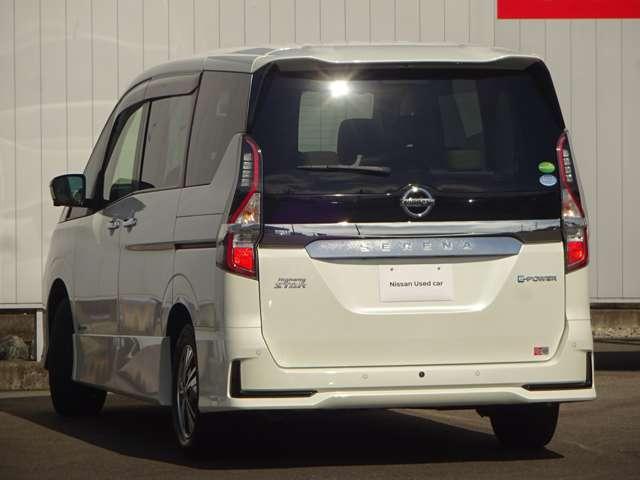 セレナ ｅ－パワー　ハイウェイスターＶ　純正メモリーナビ　フルセグＴＶ　ＤＶＤ・ブルーレイ再生　録音・ＢＴオーディオ　後席モニター　全周囲カメラ　シートヒーター　ＬＥＤヘッドランプ　オートライト　ハイビームアシスト　ＥＴＣ２．０（5枚目）