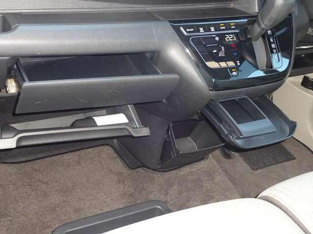 デイズ Ｘ　雹害未修理車　純正ＣＤチューナー　ＡＵＸ接続　ＵＳＢ電源　全周囲カメラ　オートライト　ハイビームアシスト　アイドリングストップ　衝突被害軽減ブレーキ　踏み間違い防止　横滑り防止装置　車線逸脱警報（18枚目）