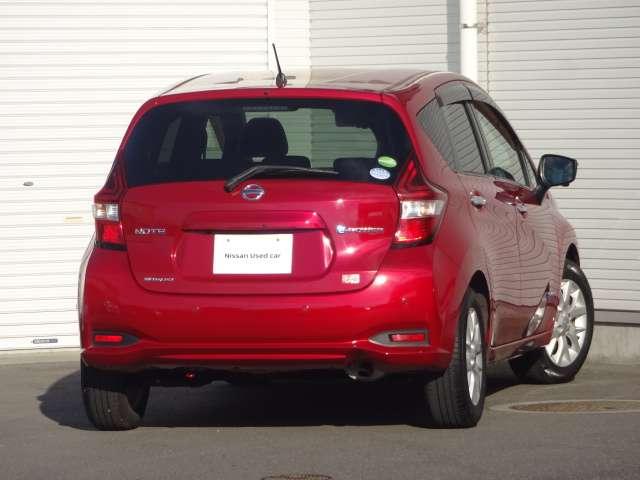 ノート ｅ－パワー　メダリスト　雹害未修理車　ＭＭ３１６ＤーＷメモリナビ　フルセグＴＶ　ＣＤ・ＤＶＤ再生　Ｂｌｕｅｔｏｏｔｈ接続　ＵＳＢ接続　全周囲カメラ　スマートルームミラー　ドライブレコーダー　ＬＥＤヘッドライト　フォグランプ（2枚目）