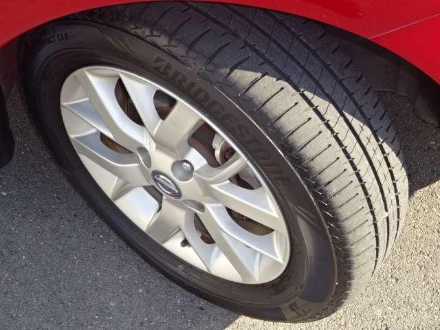 ノート ｅ－パワー　メダリスト　雹害未修理車　ＭＭ３１６ＤーＷメモリナビ　フルセグＴＶ　ＣＤ・ＤＶＤ再生　Ｂｌｕｅｔｏｏｔｈ接続　ＵＳＢ接続　全周囲カメラ　スマートルームミラー　ドライブレコーダー　ＬＥＤヘッドライト　フォグランプ（20枚目）