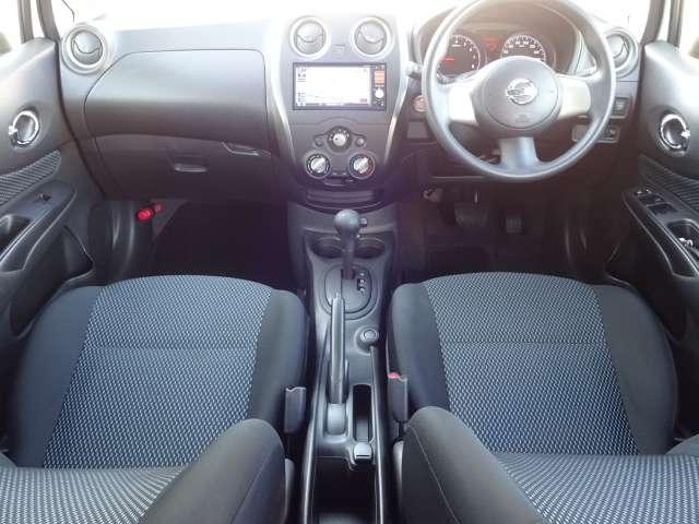 ノート Ｘ　雹災未修理車　ＭＭ１１２－Ｗメモリナビ　ワンセグＴＶ　ＣＤ再生　Ｂｌｕｅｔｏｏｔｈオーディオ　アイドリングストップ　ＥＴＣ　インテリジェントキー（4枚目）