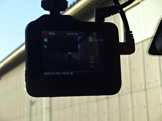 ノート Ｘ　雹災未修理車　ＭＭ１１２－Ｗメモリナビ　ワンセグＴＶ　ＣＤ再生　Ｂｌｕｅｔｏｏｔｈオーディオ　アイドリングストップ　ＥＴＣ　インテリジェントキー（12枚目）