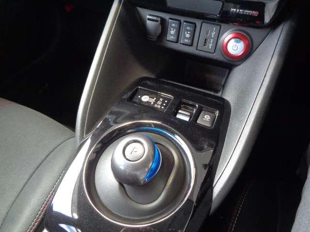 リーフ ニスモ 純正メモリーナビ アラウンドビューモニター LEDヘッドライト プロパイロット エマージェンシーブレーキ サイド・カーテンエアバッグ 寒冷地仕様 ワンオーナー ETC2.0 スマートルームミラー(10枚目)