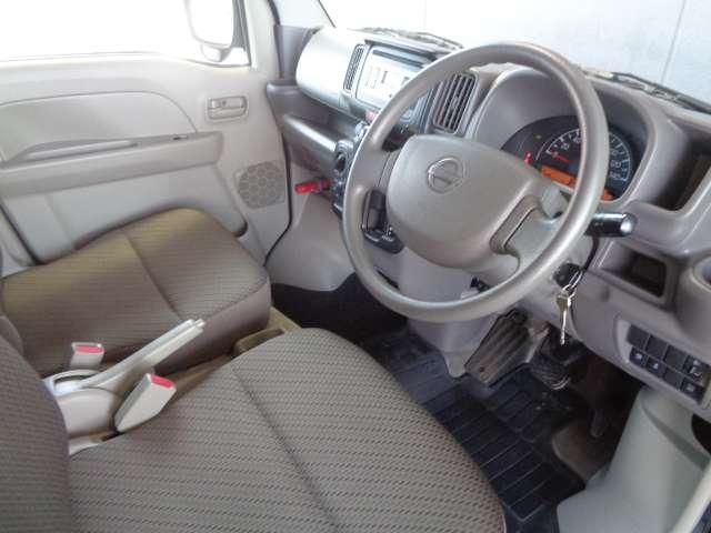 NV100クリッパーバン DX GLエマージェンシーブレーキパッケージ エマージェンシーブレーキ ハイルーフ キーレスシステム 両側スライドドア ワンオーナー車 パワーウィンドウ 純正CDオーディオ アルミホイール(3枚目)
