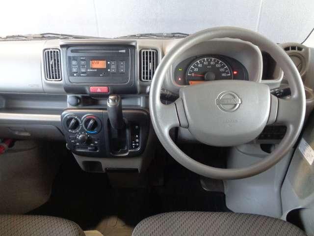 NV100クリッパーバン DX GLエマージェンシーブレーキパッケージ エマージェンシーブレーキ ハイルーフ キーレスシステム 両側スライドドア ワンオーナー車 パワーウィンドウ 純正CDオーディオ アルミホイール(4枚目)