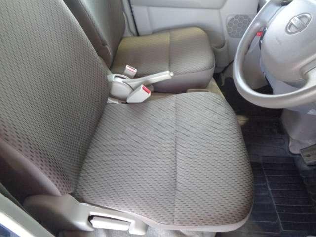 NV100クリッパーバン DX GLエマージェンシーブレーキパッケージ エマージェンシーブレーキ ハイルーフ キーレスシステム 両側スライドドア ワンオーナー車 パワーウィンドウ 純正CDオーディオ アルミホイール(12枚目)