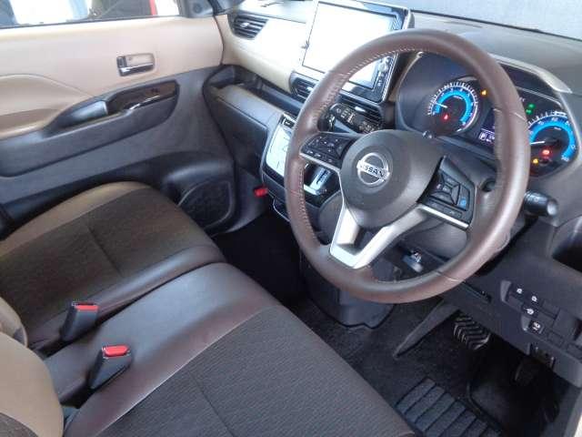 ルークス ６６０　ハイウェイスターＸ　プロパイロット　エディション　純正メモリーナビ　左右パワースライドドア　アイドリング　イモビ　パノラマモニター　助手席エアバッグ　衝突軽減ブレーキ　ＰＷ　ナビ＆ＴＶ　１セグ　ＬＥＤヘッドライト　ＬＤＷ　スマートキー　ＥＴＣ　ドライブレコーダー　ＰＳ（3枚目）