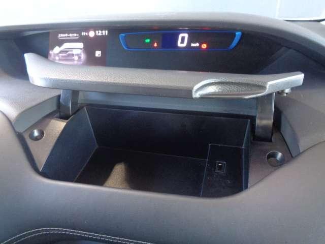 セレナ ｅ－パワー　ハイウェイスターＶ　純正メモリーナビ　アラウンドビューモニター　両側ハンズフリーパワースライドＤ　プロパイロット　スマートルームミラー　ＥＴＣ付　ＬＥＤヘッドライト　インテリジェントキー　ワンオーナー　ドライブレコーダー（17枚目）