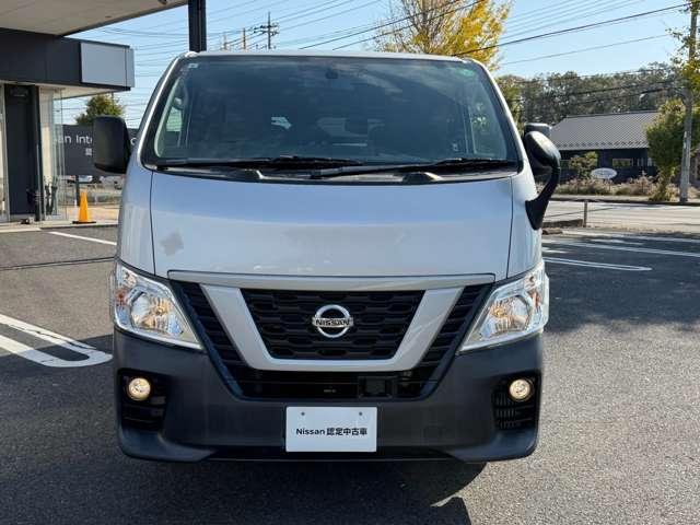 NV350キャラバンバン 2.0 DX ロングボディ 純正メモリーナビゲーション アルミホイール ブレーキサポート 禁煙 助手席エアバック メモリナビ 整備記録簿 キーレスリモコン パワーウインド ワンセグ ETC車載器 ドライブレコーダー AC エアバック PS ナビTV(3枚目)