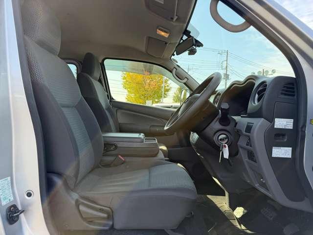 NV350キャラバンバン 2.0 DX ロングボディ 純正メモリーナビゲーション アルミホイール ブレーキサポート 禁煙 助手席エアバック メモリナビ 整備記録簿 キーレスリモコン パワーウインド ワンセグ ETC車載器 ドライブレコーダー AC エアバック PS ナビTV(11枚目)