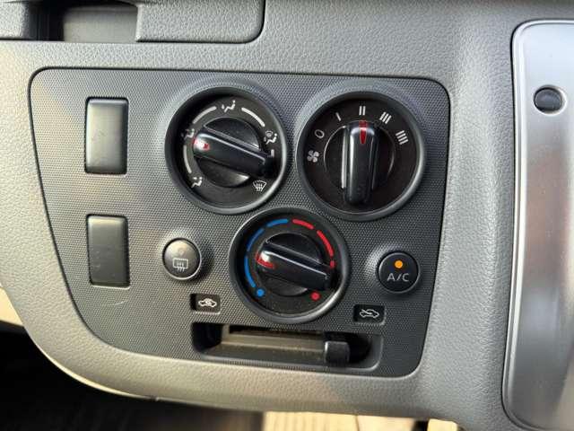 NV350キャラバンバン 2.0 DX ロングボディ 純正メモリーナビゲーション アルミホイール ブレーキサポート 禁煙 助手席エアバック メモリナビ 整備記録簿 キーレスリモコン パワーウインド ワンセグ ETC車載器 ドライブレコーダー AC エアバック PS ナビTV(16枚目)