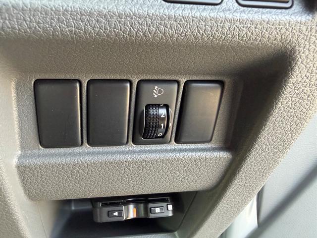 NV350キャラバンバン 2.0 DX ロングボディ 純正メモリーナビゲーション アルミホイール ブレーキサポート 禁煙 助手席エアバック メモリナビ 整備記録簿 キーレスリモコン パワーウインド ワンセグ ETC車載器 ドライブレコーダー AC エアバック PS ナビTV(27枚目)