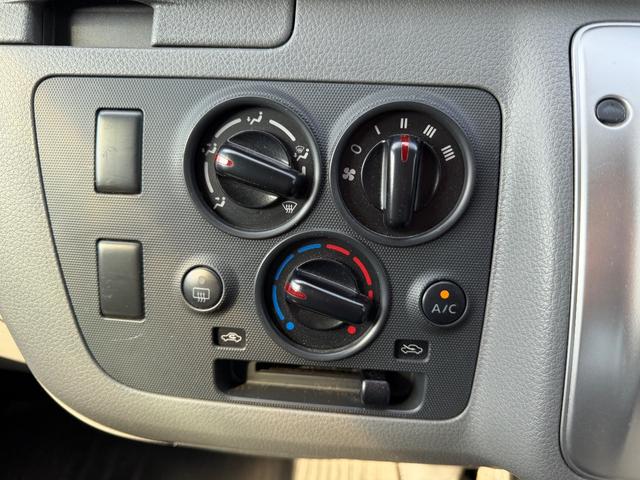 NV350キャラバンバン 2.0 DX ロングボディ 純正メモリーナビゲーション アルミホイール ブレーキサポート 禁煙 助手席エアバック メモリナビ 整備記録簿 キーレスリモコン パワーウインド ワンセグ ETC車載器 ドライブレコーダー AC エアバック PS ナビTV(47枚目)