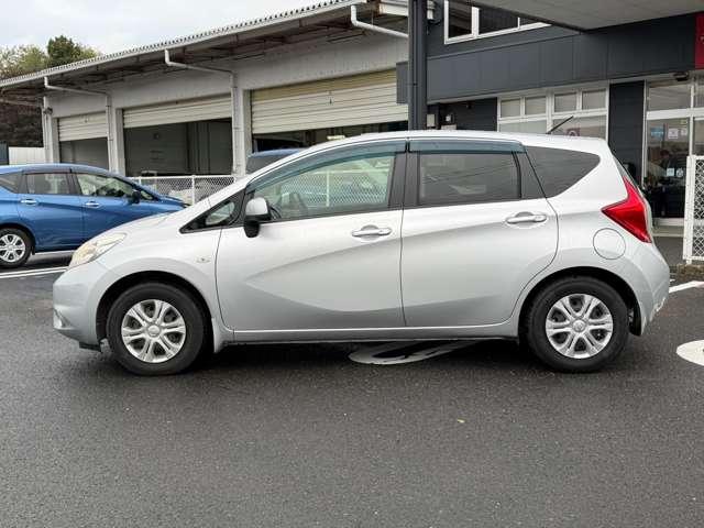 ノート 1.2 X 純正メモリーナビゲーション/TV/インテリジ 禁煙 1オーナー車 記録簿付き スマトキー セキュリティーアラーム キーレス 運転席助手席エアバッグ ナビTV ワンセグ エアコン パワーウィンドウ パワーステアリング ABS メモリーナビ(9枚目)