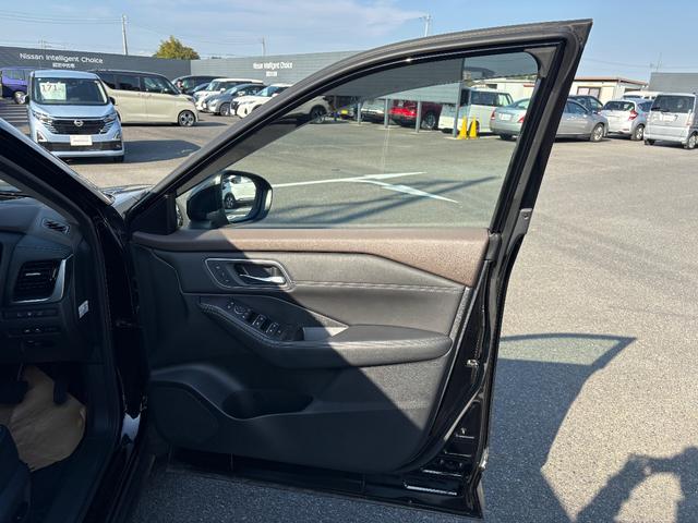 運転席ドア内張り