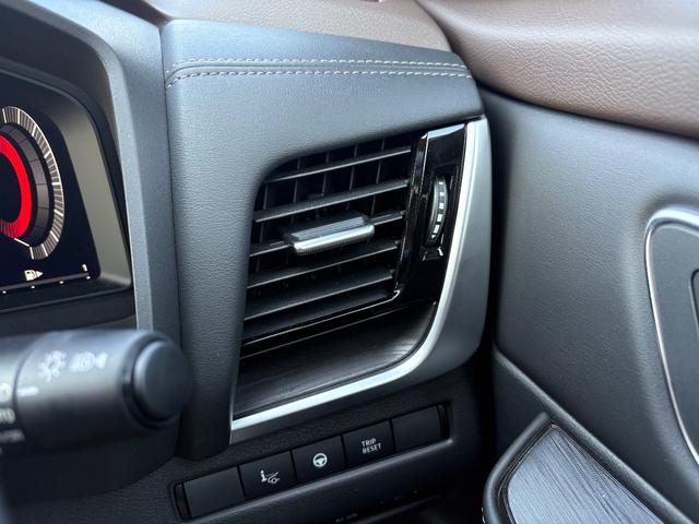 運転席　エアコン吹き出し口