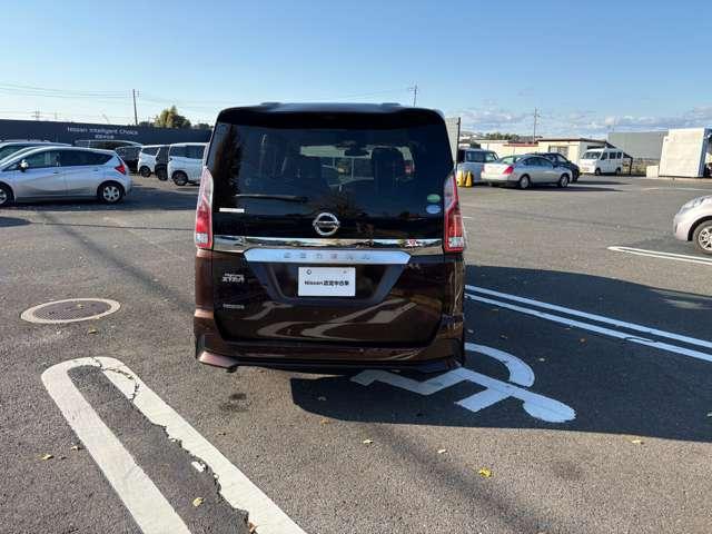 セレナ ２．０　ハイウェイスター　純正メモリーナビゲーション／フルセグＴＶ／ア　スマートキー＆プッシュスタート　メモリーナビゲーション　ＬＥＤ　キーレス　禁煙　ナビＴＶ　点検記録簿　ＥＴＣ車載器　ダブルエアバック　ワンセグテレビ　アルミホイル　ＡＢＳ　ドライブレコーダー　エアコン（4枚目）