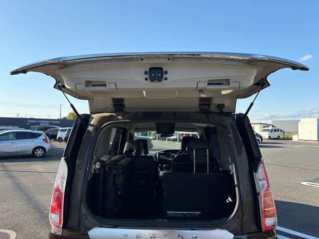 セレナ ２．０　ハイウェイスター　純正メモリーナビゲーション／フルセグＴＶ／ア　スマートキー＆プッシュスタート　メモリーナビゲーション　ＬＥＤ　キーレス　禁煙　ナビＴＶ　点検記録簿　ＥＴＣ車載器　ダブルエアバック　ワンセグテレビ　アルミホイル　ＡＢＳ　ドライブレコーダー　エアコン（9枚目）