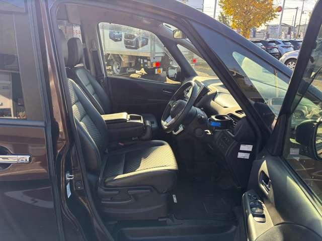 セレナ ２．０　ハイウェイスター　純正メモリーナビゲーション／フルセグＴＶ／ア　スマートキー＆プッシュスタート　メモリーナビゲーション　ＬＥＤ　キーレス　禁煙　ナビＴＶ　点検記録簿　ＥＴＣ車載器　ダブルエアバック　ワンセグテレビ　アルミホイル　ＡＢＳ　ドライブレコーダー　エアコン（12枚目）