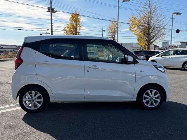 デイズ ６６０　Ｘ　社外ＣＤデッキ／インテリジェントキー／オート　踏み間違え防止　禁煙　スマートキー　バックカメラ　アイドリングストップ　キーレス　フルオートエアコン　ＷＡＢ　記録簿　運転席エアバック　サイドエアバッグ　ＰＳ　アルミホイール　ＡＢＳ　パワーウィンドウ（8枚目）