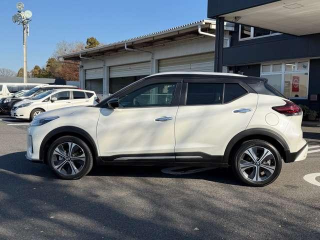 キックス １．２　Ｘ　（ｅ－ＰＯＷＥＲ）　社外メモリーナビゲーション／ＴＶ／アラウンド　ナビ＆ＴＶ　追従クルコン　スマートキー　ＬＥＤヘッド　レーンアシスト　パワーステアリング　禁煙車　盗難防止システム　ＥＴＣ　整備記録簿有　メモリーナビ　サイドエアバッグ　アルミ　ＡＡＣ　キーレス（7枚目）