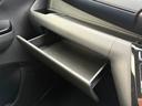助手席　収納スペース