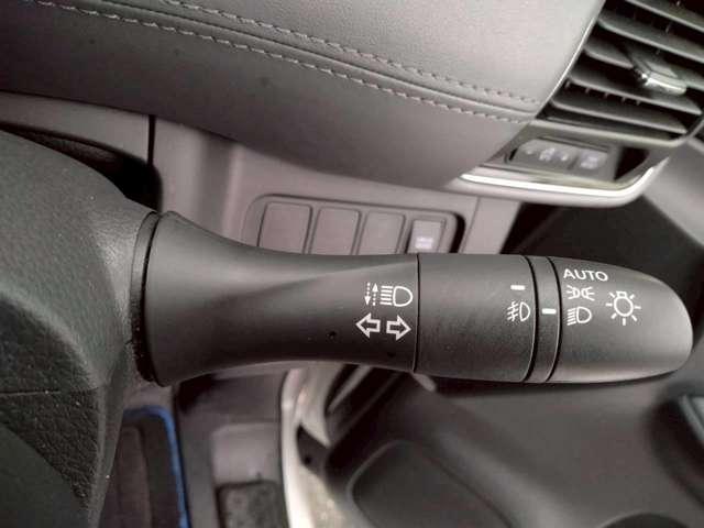 セレナ 1.2 e-POWER ハイウェイスター V 純正10インチナビ 純正11インチ後席モニタ 360°カメラ エマジェンシーブレーキ 1オナ スマキー バックカメラ 禁煙 LED レーンアシスト 点検記録簿付 ETC ドラレコ イモビ サイドカーテンエアバック フルオートエアコン エアバック(9枚目)