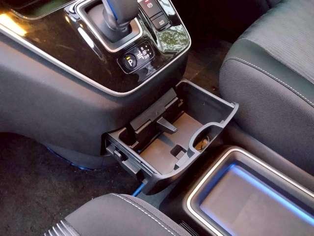 セレナ 1.2 e-POWER ハイウェイスター V 純正10インチナビ 純正11インチ後席モニタ 360°カメラ エマジェンシーブレーキ 1オナ スマキー バックカメラ 禁煙 LED レーンアシスト 点検記録簿付 ETC ドラレコ イモビ サイドカーテンエアバック フルオートエアコン エアバック(13枚目)