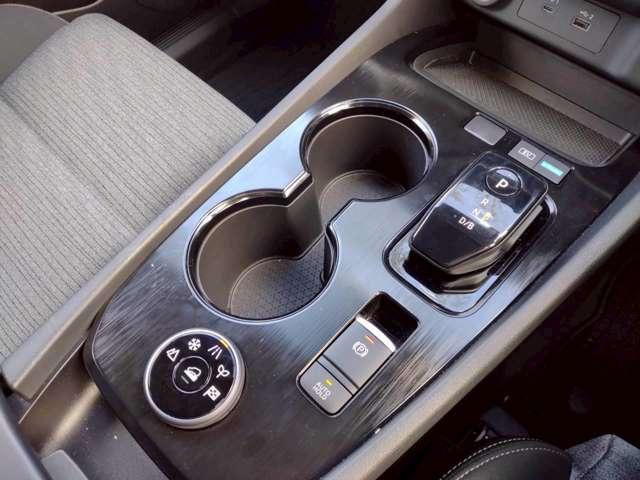 エクストレイル X e-4ORCE エクストリーマーX 当社試乗車を販売 4WD プロパイロット 純正12.3インチナビ 全周囲カメラ LEDヘッドライト&フォグ リヤフォグ 電動シート 前後シートヒーター ステアヒーター 電動リヤゲート SOSスイッチ(8枚目)