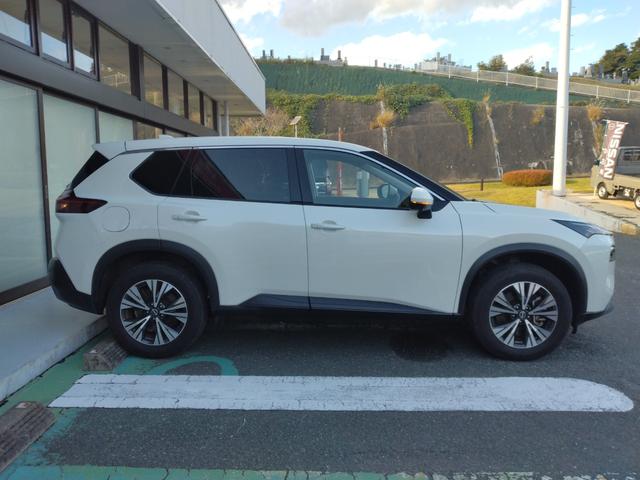 エクストレイル X e-4ORCE エクストリーマーX 当社試乗車を販売 4WD プロパイロット 純正12.3インチナビ 全周囲カメラ LEDヘッドライト&フォグ リヤフォグ 電動シート 前後シートヒーター ステアヒーター 電動リヤゲート SOSスイッチ(26枚目)