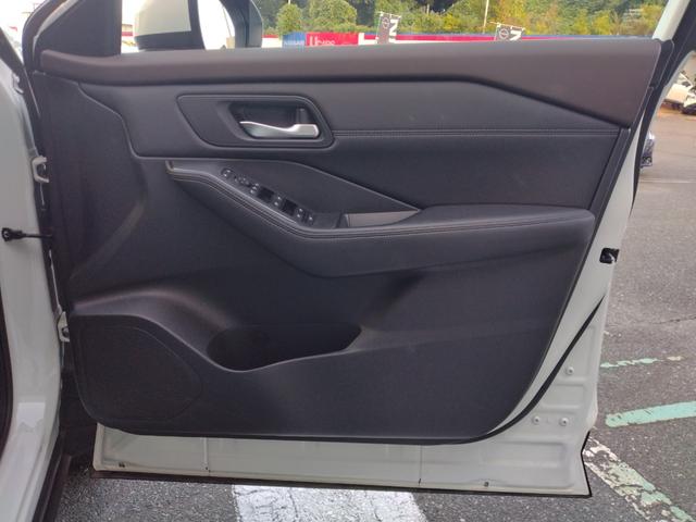 エクストレイル X e-4ORCE エクストリーマーX 当社試乗車を販売 4WD プロパイロット 純正12.3インチナビ 全周囲カメラ LEDヘッドライト&フォグ リヤフォグ 電動シート 前後シートヒーター ステアヒーター 電動リヤゲート SOSスイッチ(30枚目)