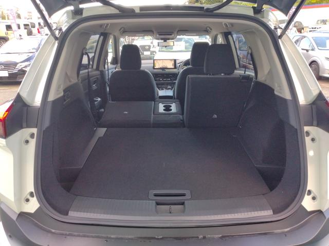 エクストレイル X e-4ORCE エクストリーマーX 当社試乗車を販売 4WD プロパイロット 純正12.3インチナビ 全周囲カメラ LEDヘッドライト&フォグ リヤフォグ 電動シート 前後シートヒーター ステアヒーター 電動リヤゲート SOSスイッチ(40枚目)