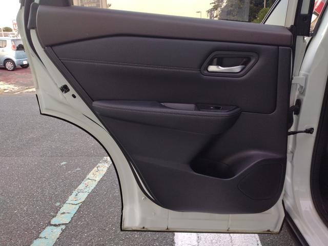 後席左ドア内張