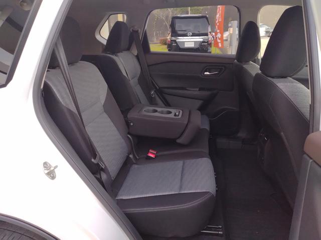 足元が広く後席の乗り降りもスムーズ