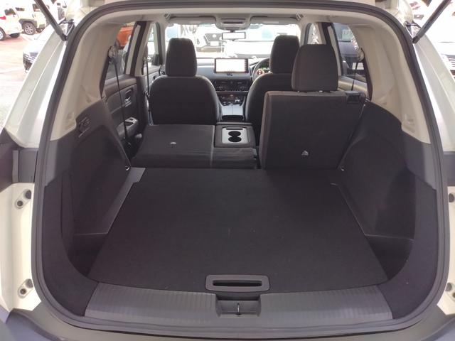 左右分割式シートにより様々な利用方法が可能