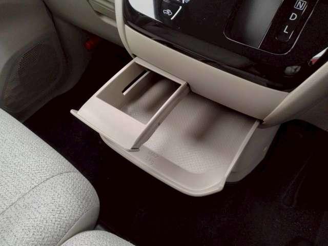 ルークス ６６０　Ｘ　純正９インチナビ　全周囲カメラ　アラモニ　前後衝突軽減ブレーキ　ワンオーナー車　禁煙　車線逸脱防止　ＥＴＣ　定期点検記録簿　キーフリー　ｉ－ｓｔｏｐ　フルオートエアコン　パワーウインドウ　ＬＥＤ　バックカメラ　盗難防止　Ｗエアバック（16枚目）