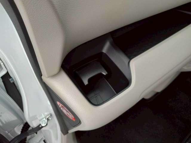 ルークス ６６０　Ｘ　純正９インチナビ　全周囲カメラ　アラモニ　前後衝突軽減ブレーキ　ワンオーナー車　禁煙　車線逸脱防止　ＥＴＣ　定期点検記録簿　キーフリー　ｉ－ｓｔｏｐ　フルオートエアコン　パワーウインドウ　ＬＥＤ　バックカメラ　盗難防止　Ｗエアバック（18枚目）