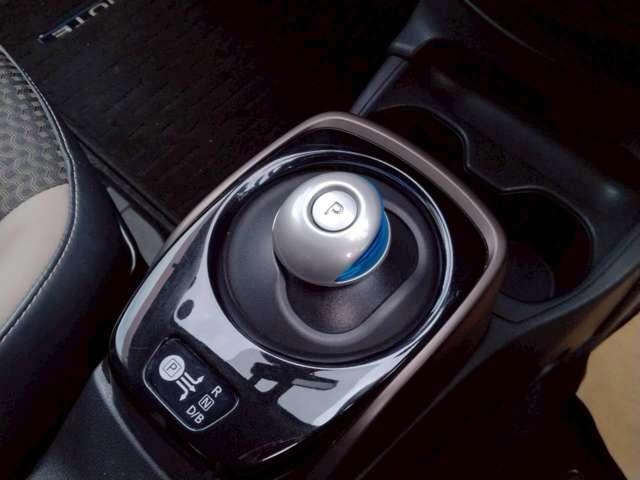 ノート e-パワー メダリスト 限定 独自企画 特 価 販 売 E-POWERメダリスト LEDヘッドライト&フォグ オートエアコン エマブレ 車線逸脱 ETC インテリキー プッシュスタート 純正アルミホイール(7枚目)