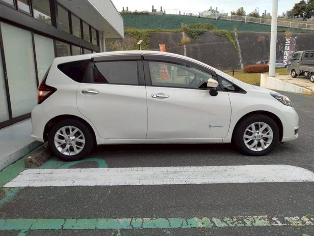 ノート e-パワー メダリスト 限定 独自企画 特 価 販 売 E-POWERメダリスト LEDヘッドライト&フォグ オートエアコン エマブレ 車線逸脱 ETC インテリキー プッシュスタート 純正アルミホイール(24枚目)