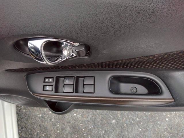 ノート e-パワー メダリスト 限定 独自企画 特 価 販 売 E-POWERメダリスト LEDヘッドライト&フォグ オートエアコン エマブレ 車線逸脱 ETC インテリキー プッシュスタート 純正アルミホイール(32枚目)