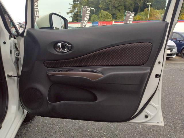 ノート e-パワー メダリスト 限定 独自企画 特 価 販 売 E-POWERメダリスト LEDヘッドライト&フォグ オートエアコン エマブレ 車線逸脱 ETC インテリキー プッシュスタート 純正アルミホイール(33枚目)