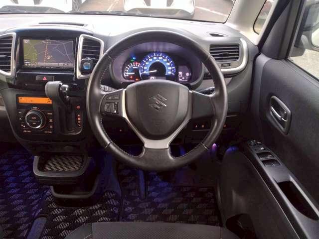 ソリオ ブラック&ホワイトII-DJE 限定 独自企画 特 価 販売 社外ナビ ETC オートエアコン 両側スライドドア(左側電動) シートヒーター HIDヘッドライト フォグランプ プッシュスタート 純正アルミホイール(4枚目)