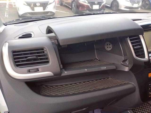 ソリオ ブラック&ホワイトII-DJE 限定 独自企画 特 価 販売 社外ナビ ETC オートエアコン 両側スライドドア(左側電動) シートヒーター HIDヘッドライト フォグランプ プッシュスタート 純正アルミホイール(10枚目)