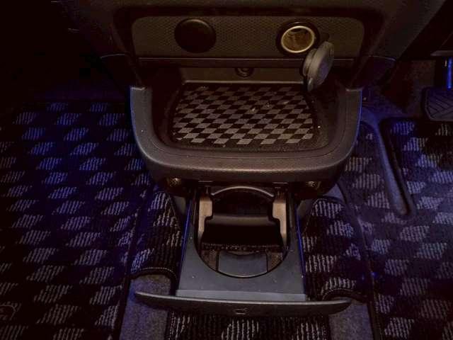 ソリオ ブラック&ホワイトII-DJE 限定 独自企画 特 価 販売 社外ナビ ETC オートエアコン 両側スライドドア(左側電動) シートヒーター HIDヘッドライト フォグランプ プッシュスタート 純正アルミホイール(11枚目)