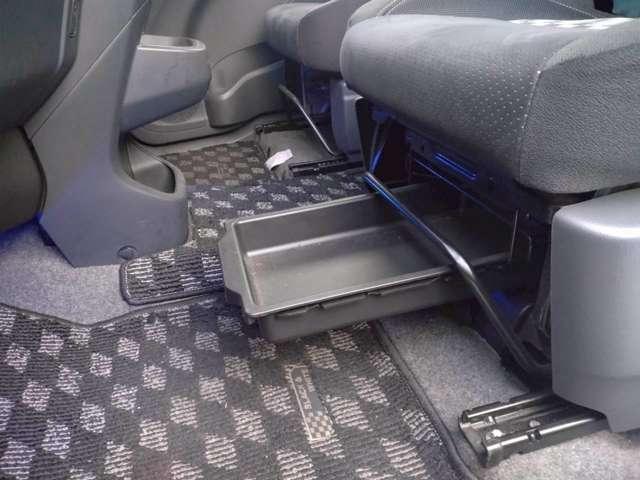 ソリオ ブラック&ホワイトII-DJE 限定 独自企画 特 価 販売 社外ナビ ETC オートエアコン 両側スライドドア(左側電動) シートヒーター HIDヘッドライト フォグランプ プッシュスタート 純正アルミホイール(17枚目)