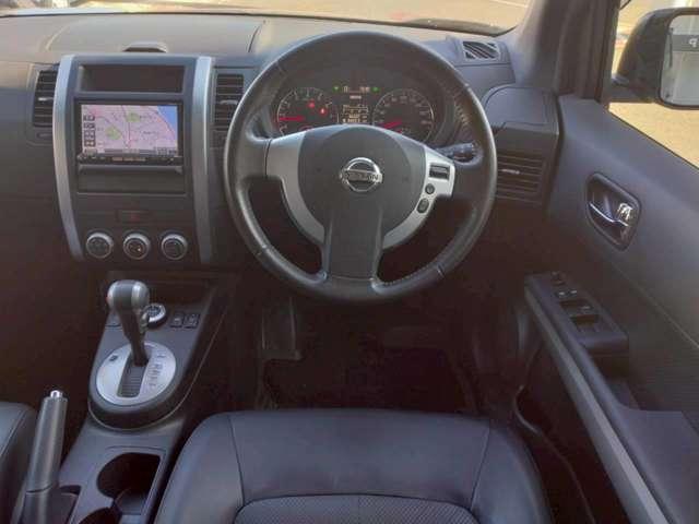 エクストレイル ２．０　２０Ｘｔｔ　４ＷＤ　オートクルーズ　前後シートヒーター　取説記録簿　運転席エアバック　ＡＵＴＯエアコン　ＰＳ　キーレスゴー　アルミホイル　ワンオーナー車　Ｗエアバック　切替４ＷＤ　バックビューモニター　ＰＷ　Ｓキー　ナビ＆ＴＶ　クルコン　メモリーナビ（4枚目）