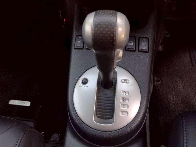 エクストレイル ２．０　２０Ｘｔｔ　４ＷＤ　オートクルーズ　前後シートヒーター　取説記録簿　運転席エアバック　ＡＵＴＯエアコン　ＰＳ　キーレスゴー　アルミホイル　ワンオーナー車　Ｗエアバック　切替４ＷＤ　バックビューモニター　ＰＷ　Ｓキー　ナビ＆ＴＶ　クルコン　メモリーナビ（9枚目）