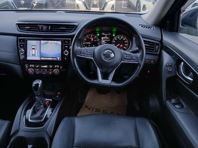 エクストレイル ２．０　２０Ｘｉ　Ｖセレクション　２列車　４ＷＤ　初売り－限－定－特－価－車－／プロパイロット／全　踏み間違い防止　盗難防止　全周囲モニター　オールモード４ＷＤ　ＬＥＤヘッドライト　ＬＤＰ　ｉストップ　レーダークルーズ　ＥＴＣ　禁煙車　１オナ　アルミ　メモリーナビ　スマートキー　バックモニター（4枚目）